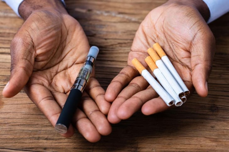 El vapeo supera al tabaquismo entre los adultos jóvenes