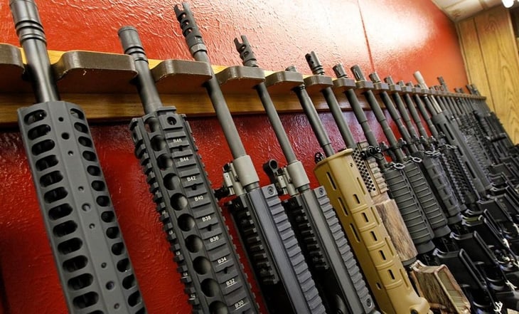 Condenan a 2 estadounidenses por fabricar y enviar armas a cárteles en México