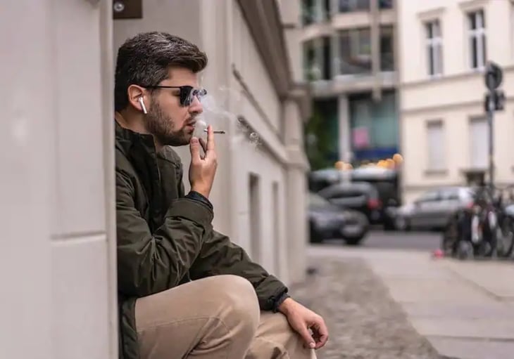 La soledad, tan mala como el tabaco: daña la salud lo mismo que una cajetilla diaria