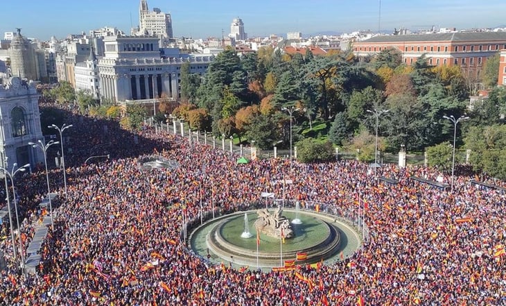 Miles de personas se manifiestan en Madrid contra la amnistía de Pedro Sánchez al separatismo catalán