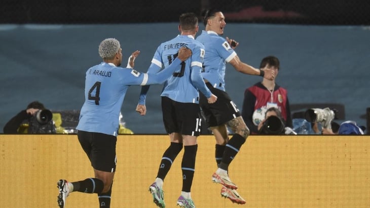 Uruguay ganó 3-0 contra Bolivia y lidera las eliminatorias para la Copa del Mundo