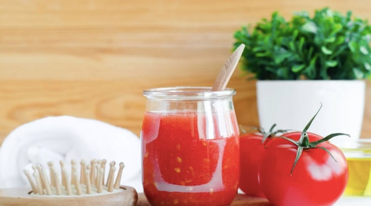 Descubre como utilizar el tomate como producto para el cabello