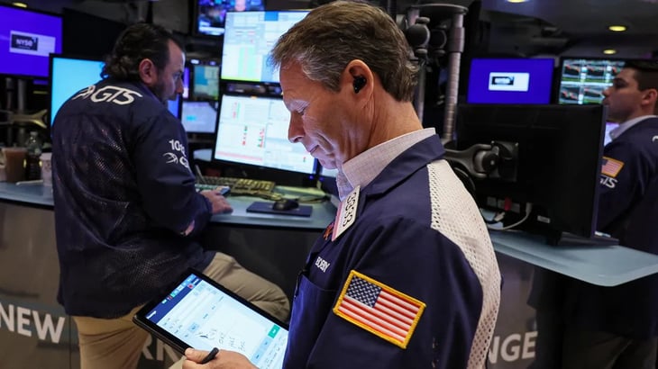 Wall Street avanza moderadamente; accs. de Nvidia caen tras reporte