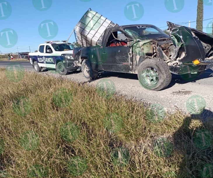 Tres lesionadas deja choque de camioneta contra tráiler en Castaños