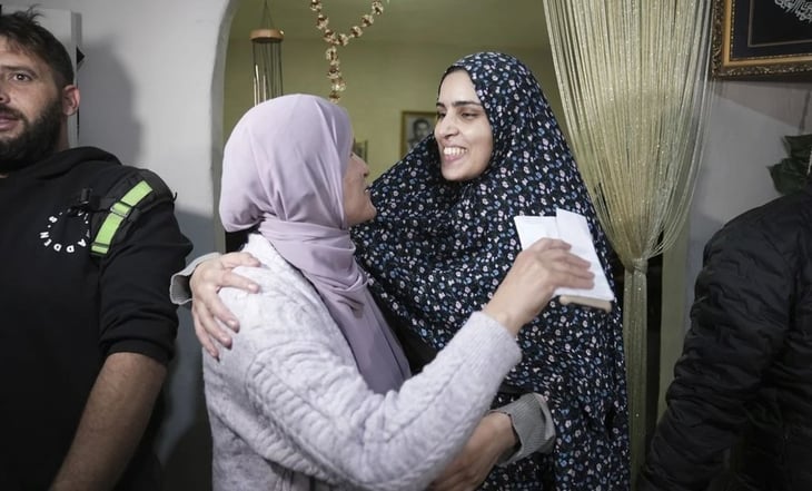 'Es nuestro día de la victoria': familias palestinas celebran liberación de menores y mujeres tras intercambio con Israel