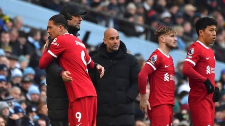 Pep Guardiola y Darwin Núñez se hacen de palabras durante el Man City vs Liverpool