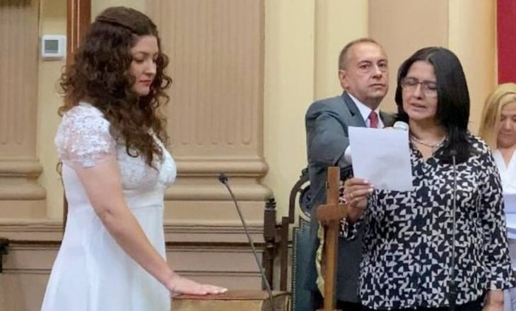 Diputada argentina jura el cargo vestida de novia: 'Hoy me caso con la gente'