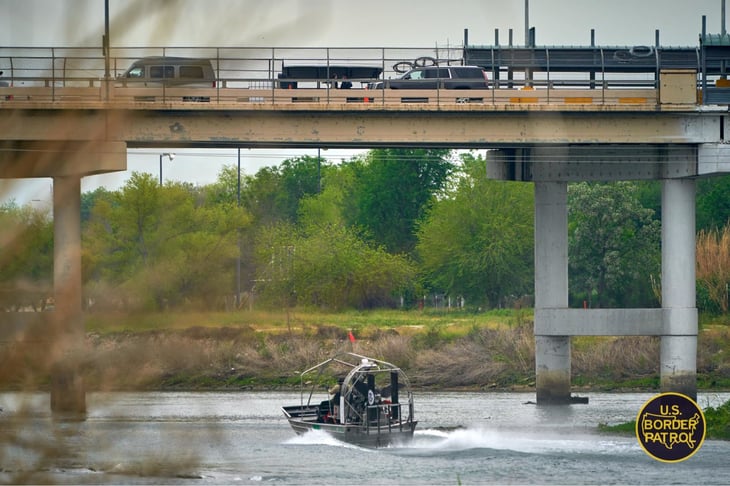 CBP notifica del hallazgo de dos cuerpos flotando