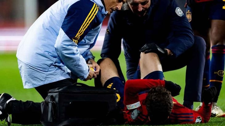 Gavi estará de baja con el Barcelona hasta 10 meses tras operarse la rodilla