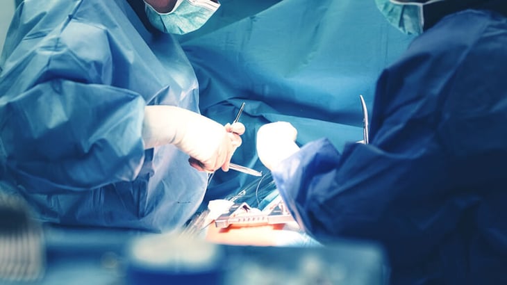Realizan especialistas del IMSS primer trasplante de corazón a paciente con traqueotomía definitiva 