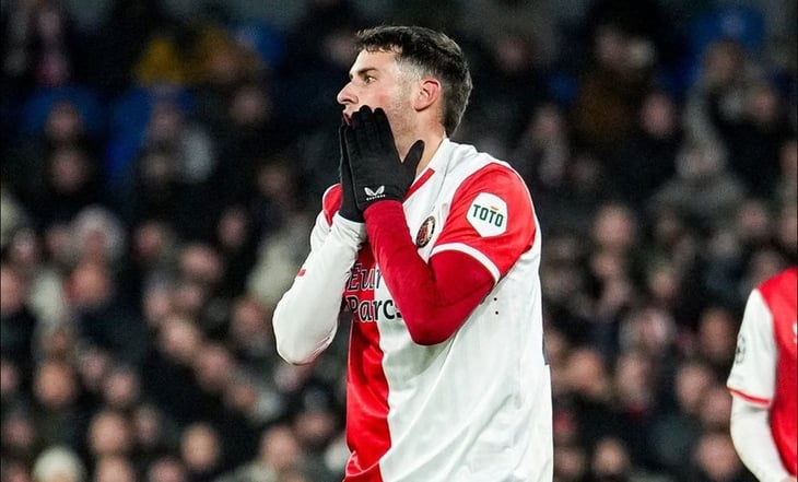 Santiago Giménez marca autogol en la eliminación del Feyenoord de la Champions League