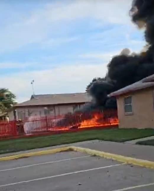 Menores provocan un incendio en un parque de EP; hay daños materiales