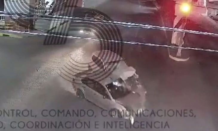 VIDEO: Conductor queda grave tras choque entre autos en Tlaxcala
