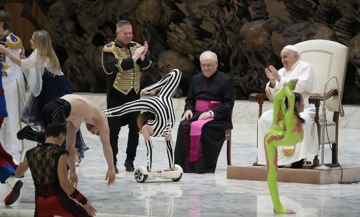 Papa Francisco dice que no se encuentra bien en su audiencia semanal en el Vaticano