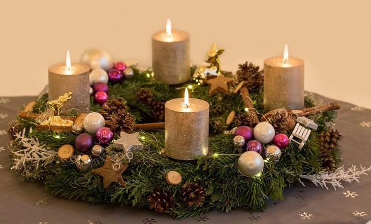 ¿Qué significa la Corona de Adviento que adorna los hogares en Navidad?