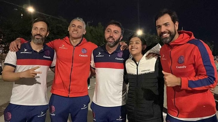 Gustavo Leal sorprende a afición que acampará en el Lastras por boletos contra América