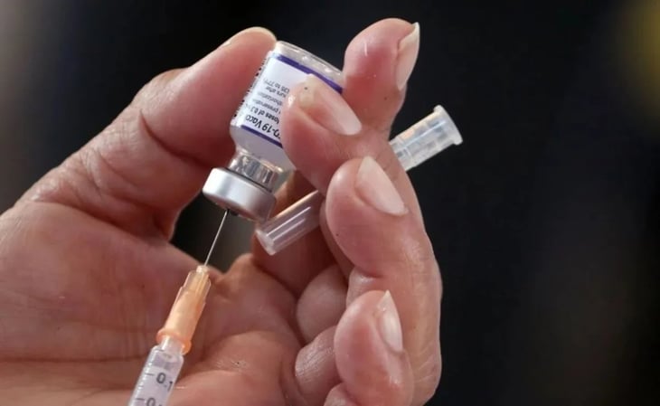 Llama la OMS a seguir vacunándose contra Covid-19: aumentan casos en hemisferio norte