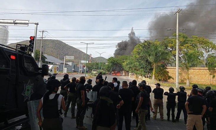 Desalojo de normalistas deja un lesionado y vehículos recuperados en Tuxtla Gutiérrez, Chiapas