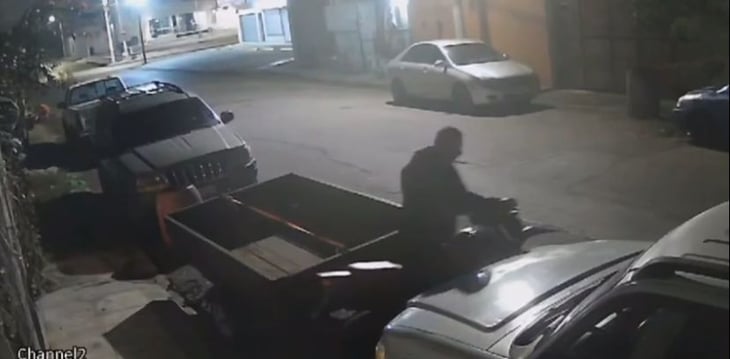 Sujeto es filmado al robar motocicleta en PN
