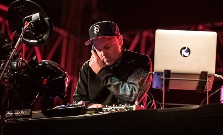 DJ Shadow hipnotiza con su propuesta electrónica