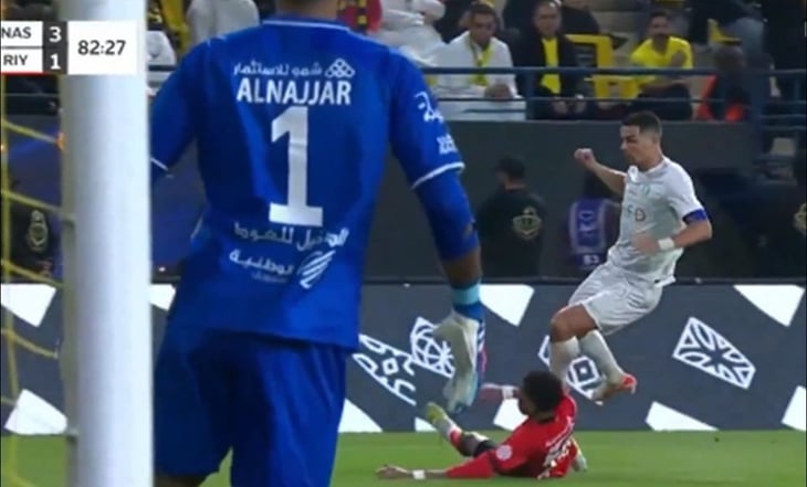 VIDEO: Lastiman a Cristiano Ronaldo con una fuerte barrida en triunfo del Al Nassr