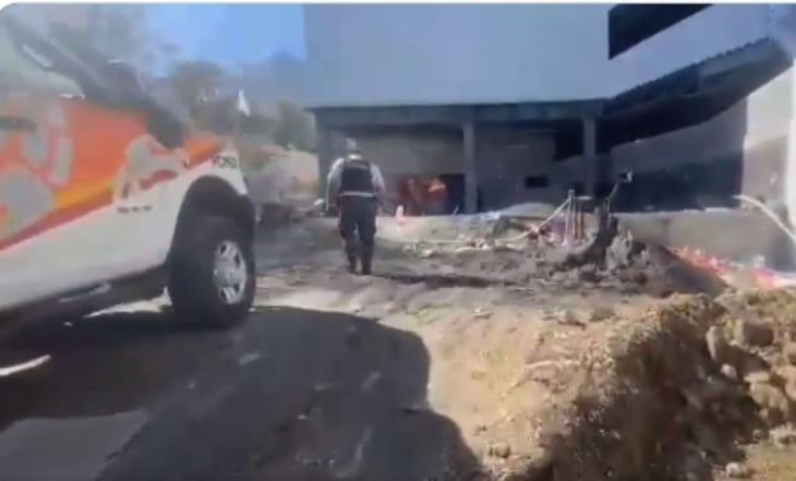 Mueren 4 trabajadores al caerse de elevador en una plaza comercial en Monterrey