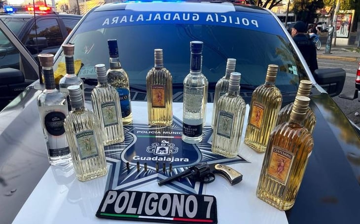 Hombre es detenido tras robar 13 botellas de tequila con un valor de 5 mil pesos de un Oxxo