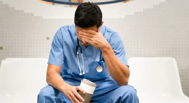 Sueño y burnout: los médicos duermen mal, lo que aumenta los errores y deteriora su calidad de vida