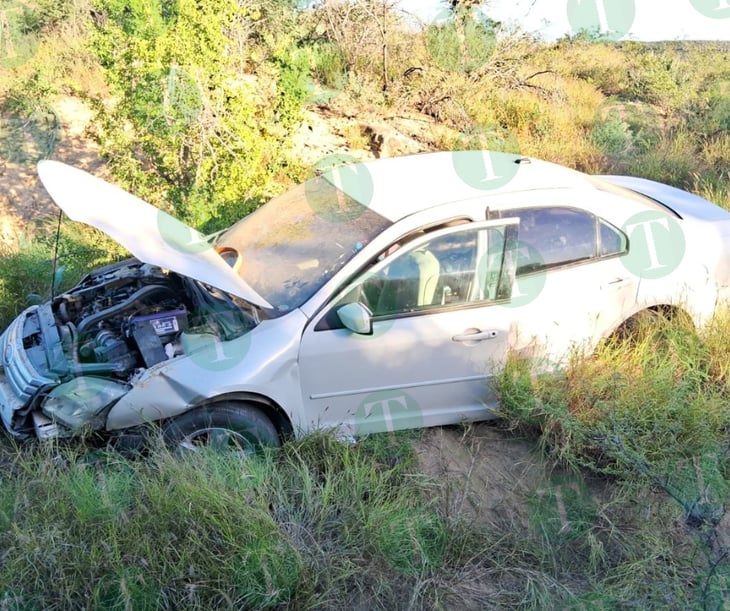 Accidente carretero deja tres personas lesionadas en el Ejido el Oro de Monclova