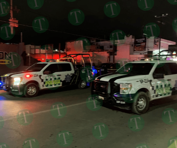 Roban vehículo en estacionamiento del centro comercial Gutiérrez de Monclova