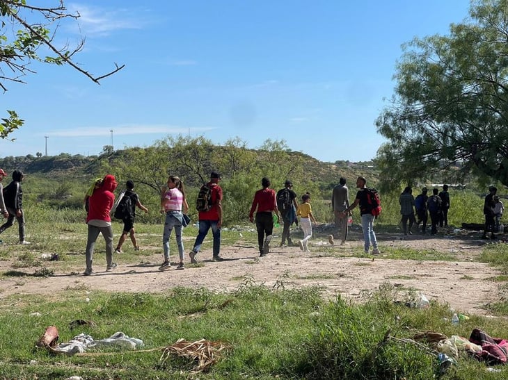 Migrantes arribaron a Piedras Negras en pequeños grupos