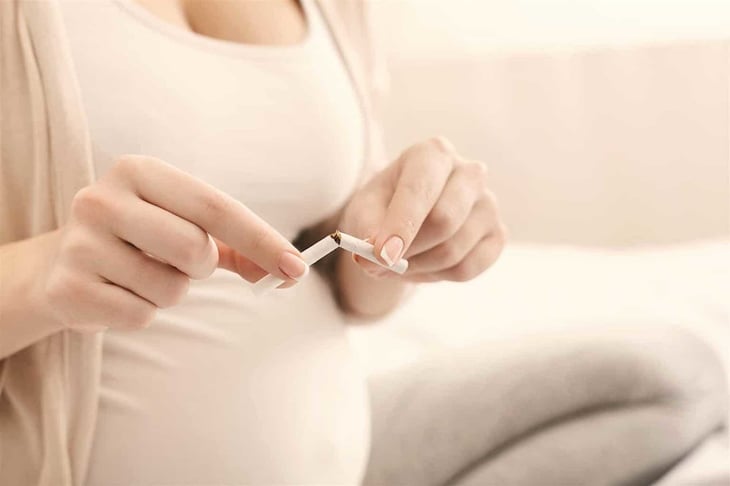 ¿Cómo se puede ayudar a las mujeres embarazadas a dejar de fumar?