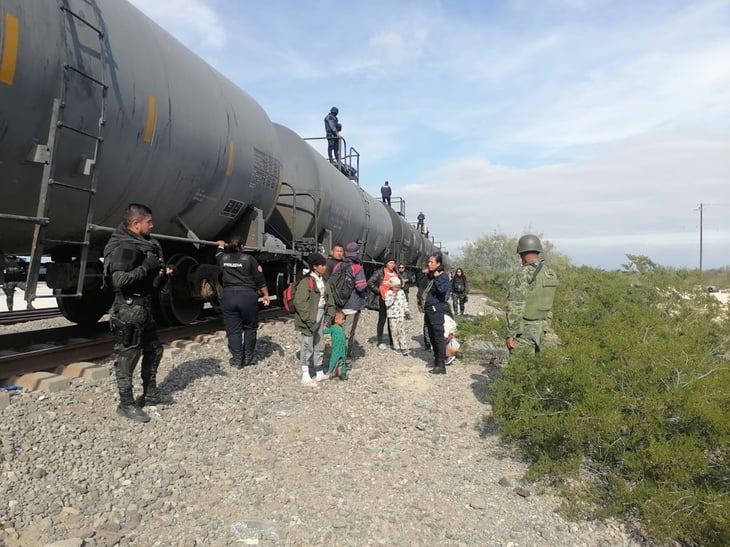 Miles de migrantes son bajados del tren en segundo día de operativo