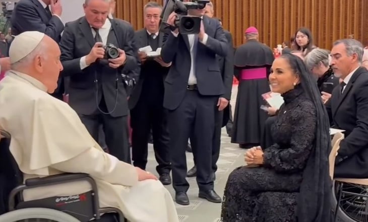 Mara Lezama entrega al Papa Francisco carta de AMLO y una réplica del Tren Maya en el Vaticano