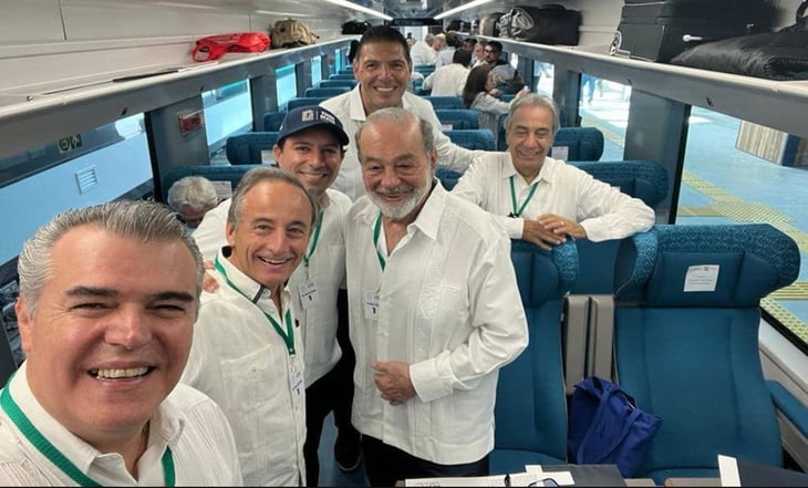 Mauricio Vila conversa con empresarios del momento que vive Yucatán en viaje inaugural del Tren Maya