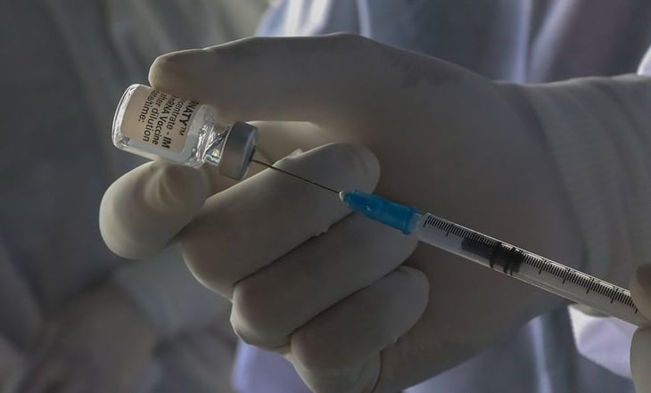 Llega a México primer cargamento de vacunas actualizadas de Pfizer contra Covid-19