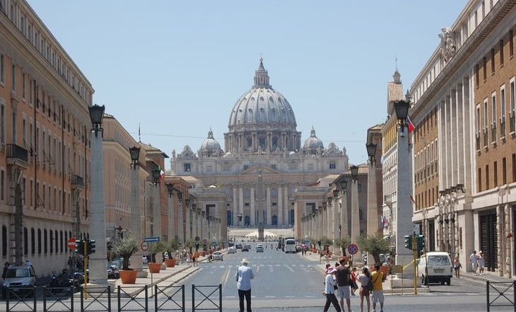 Tribunal del Vaticano condena a 5 años de cárcel a cardenal por fraude financiero