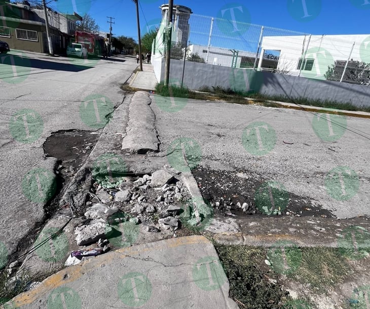 Calles con desgaste importante en colonia Praderas de Monclova