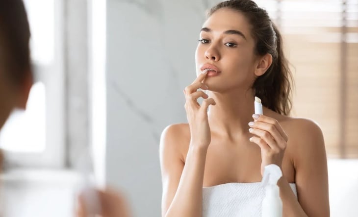 Vaselina para labios: cómo aprovechar sus beneficios y aplicación adecuada
