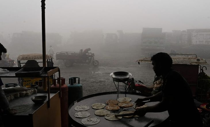 Ni la lluvia artificial ofrece respiro a la ciudad más contaminada del mundo en Pakistán