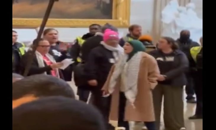 Activista musulmana Linda Sarsour, lidera manifestación dentro del Capitolio en EU