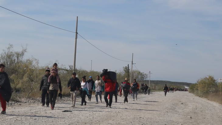 Federación 'avienta' problema de migrantes a la frontera norte