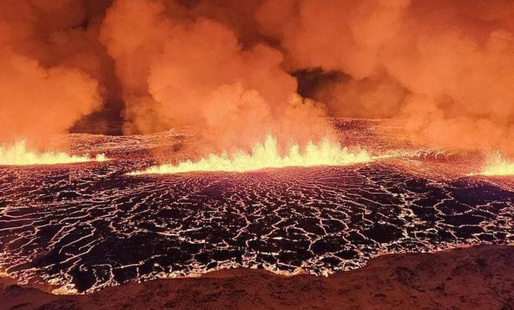 Nube tóxica y lava volcánica no llegarán a zonas pobladas en Islandia, según expertos