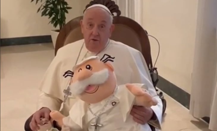 ¡Hasta el Papa tiene su Dr. Simi! Manda mensaje a empresa que elabora estos peluches: VIDEO