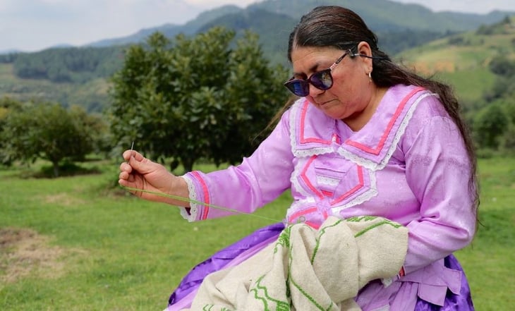 Con el telar de cintura, las mujeres mazahuas plasman la historia de Michoacán: Ramírez Bedolla