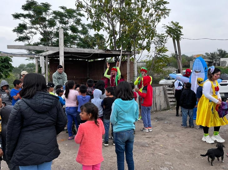 Ciudadanos voluntarios organizan posadas para niños en los sectores vulnerables