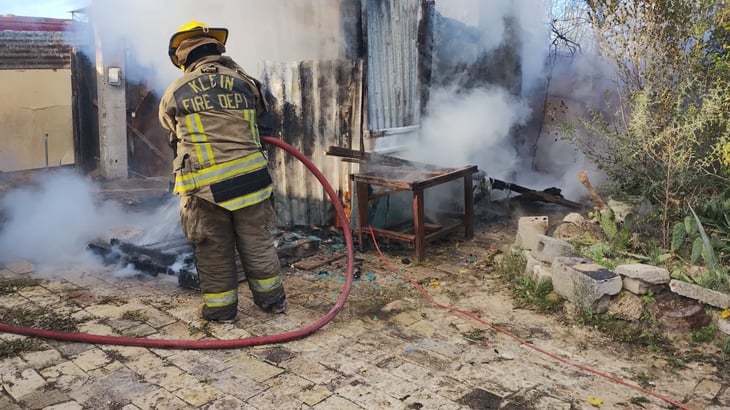 Bomberos sofocan incendio en la colonia El Cenizo