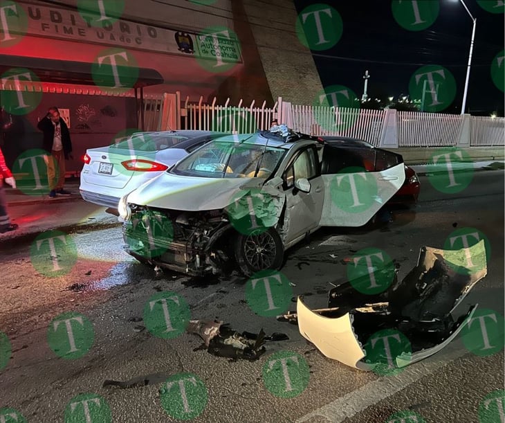 Incidente Vehicular en Bulevar Juárez Involucra tres vehículos