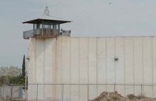 Fuga de reos del Centro Penitenciario Varonil de Saltillo moviliza a autoridades