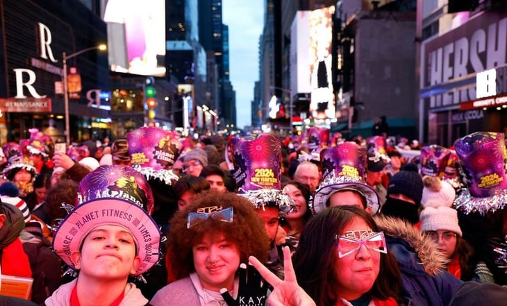 Times Square alista últimos detalles para el lanzamiento anual de la bola de Nochevieja en Nueva York